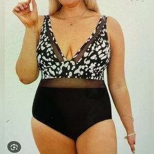 Cupshe Black &White One-Piece Swimsuit. Mesh Waist and Neckline. SIZE,3X NWT